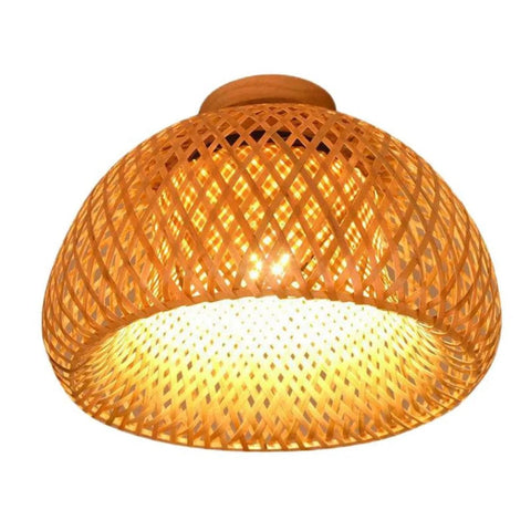 plafonnier en rotin sur fond blanc