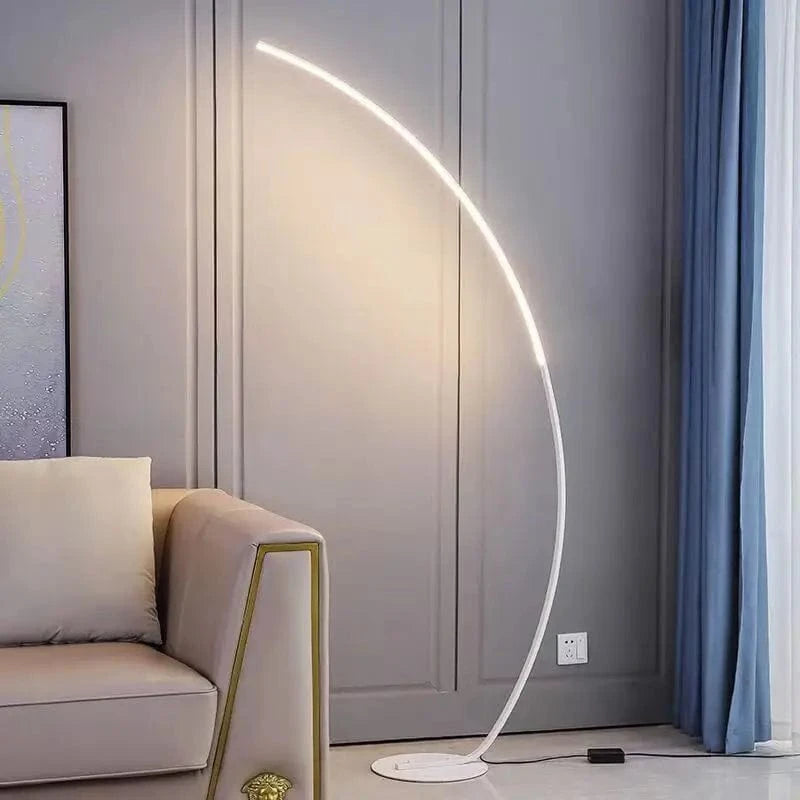 Lampadaire LED salon en blanc
