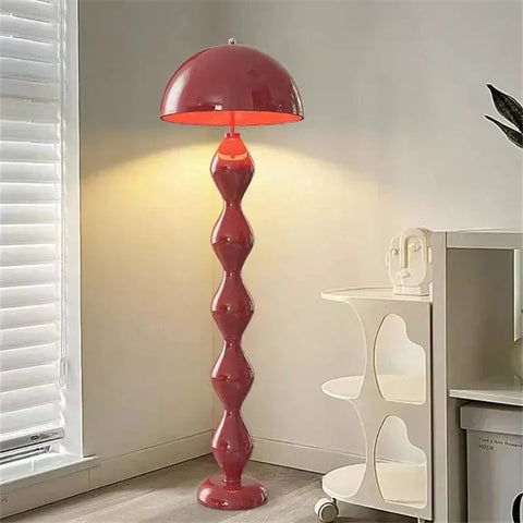 lampadaire moderne salon rouge