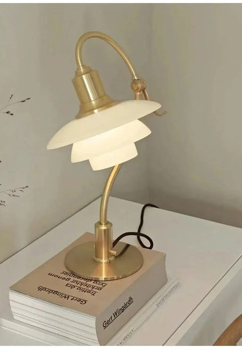 lampe de chevet design en chrome dorée 