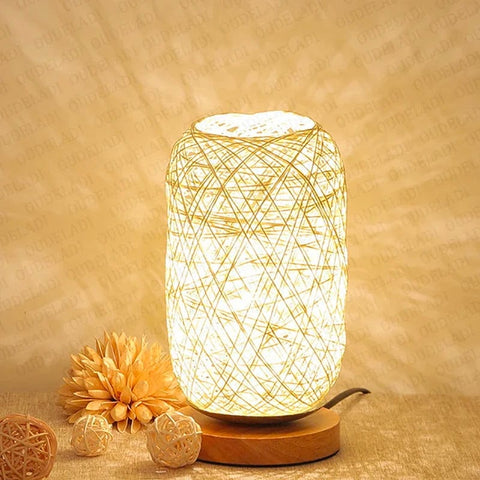 lampe en rotin sur pied