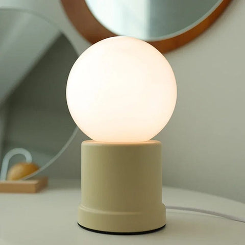 lampe industrielle blanche et beige