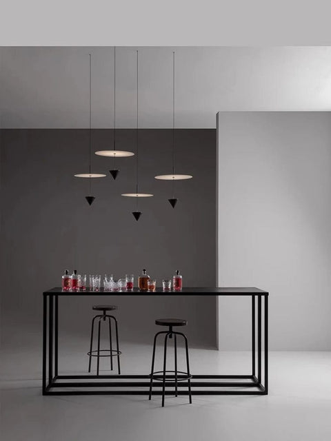 plafonnier design salon blanc et noir 