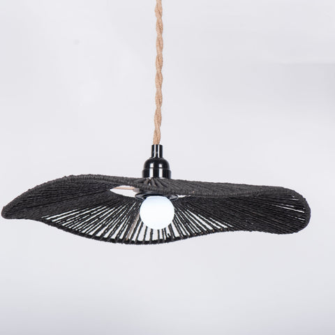 plafonnier en paille noir salon