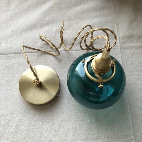 plafonnier en verre de couleur bleu