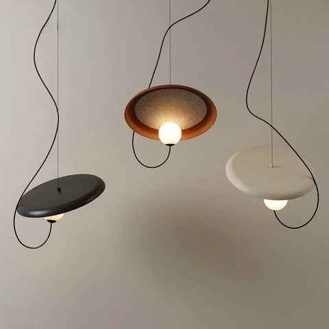 plafonnier salon moderne blanc, noir et rouge