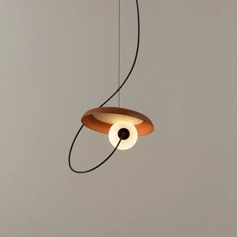 un plafonnier marron pour un salon moderne